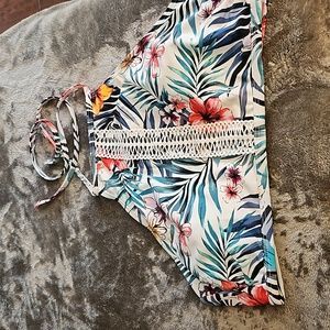 👙 3/$20 time and tru top